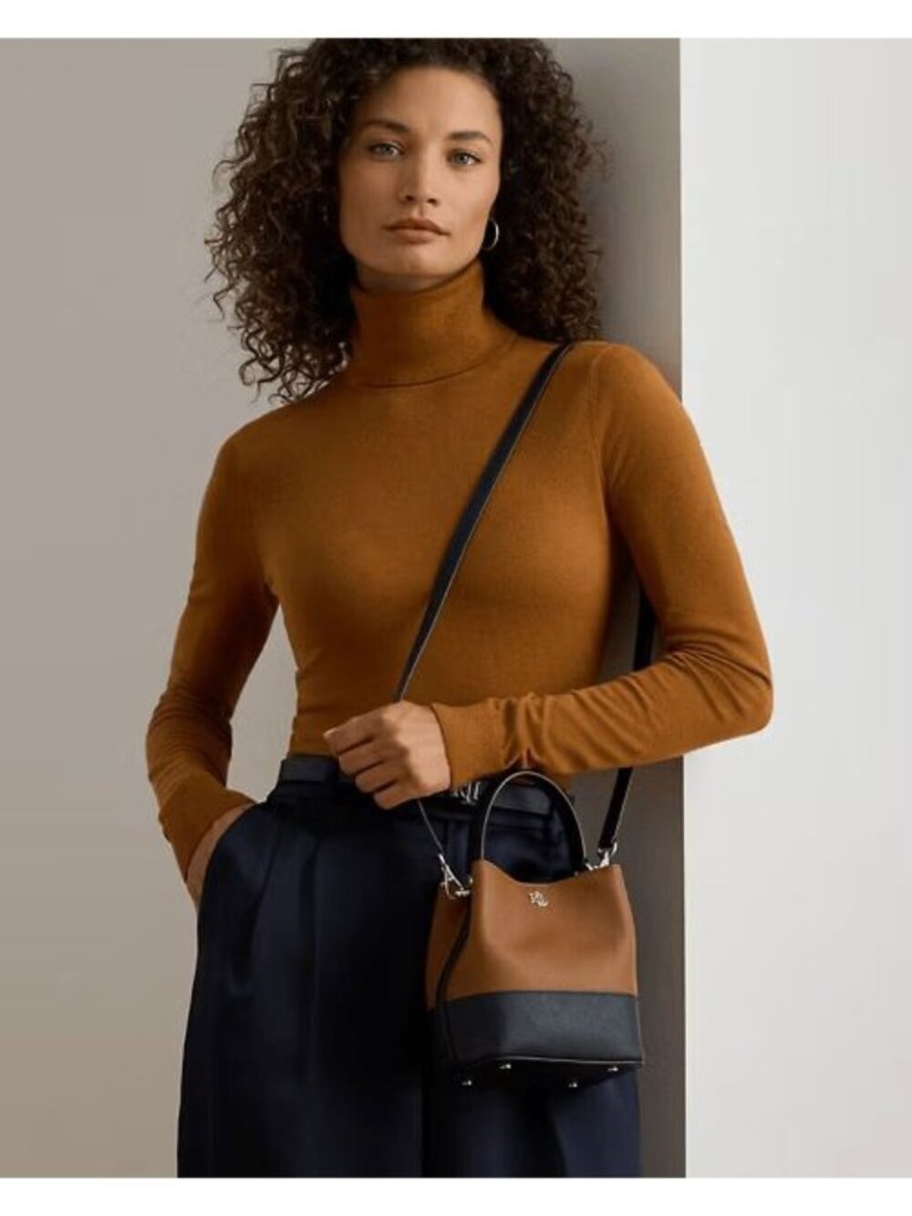 Lauren Ralph Lauren Small 2 Tone Leather Reese Bucket Bag Tan/Navy (no long stra - Picture 2 of 12